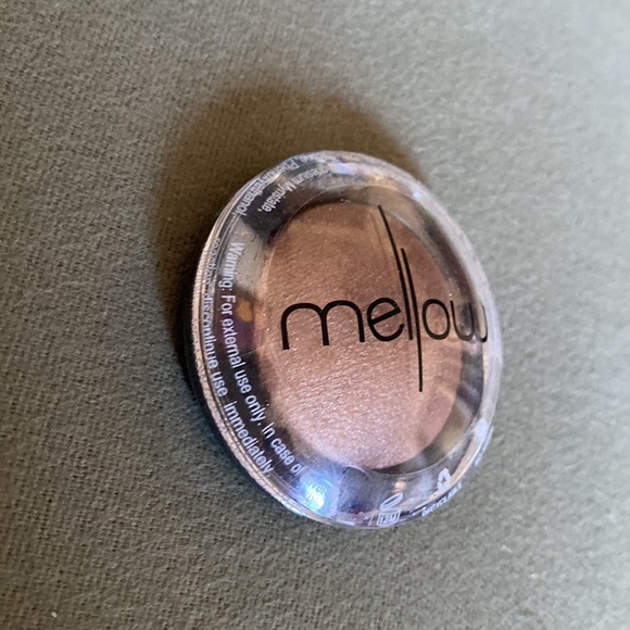 7 unopened shadows, blushes, bronzers, plus 3 brushes! - Picture 7 of 11